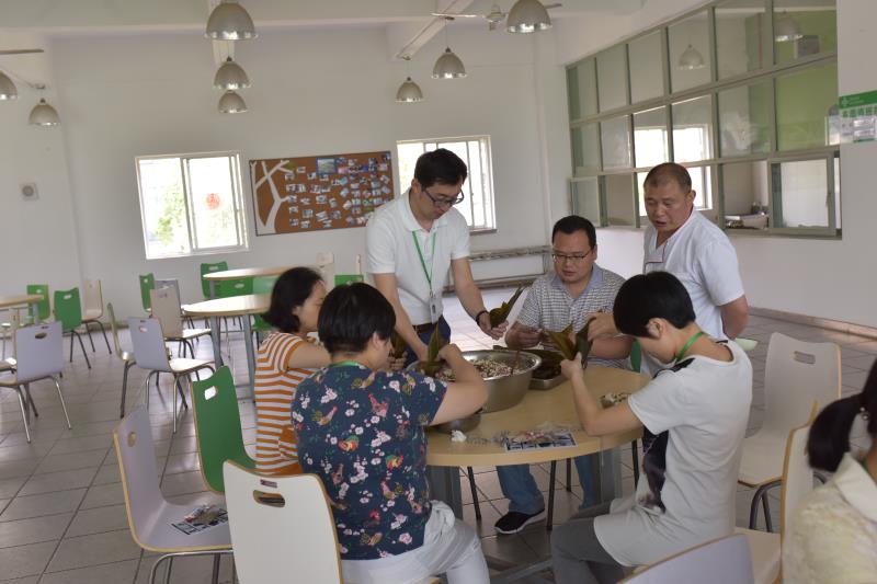 3044am永利生物开展“端午佳节，欢乐包棕子”活动2
